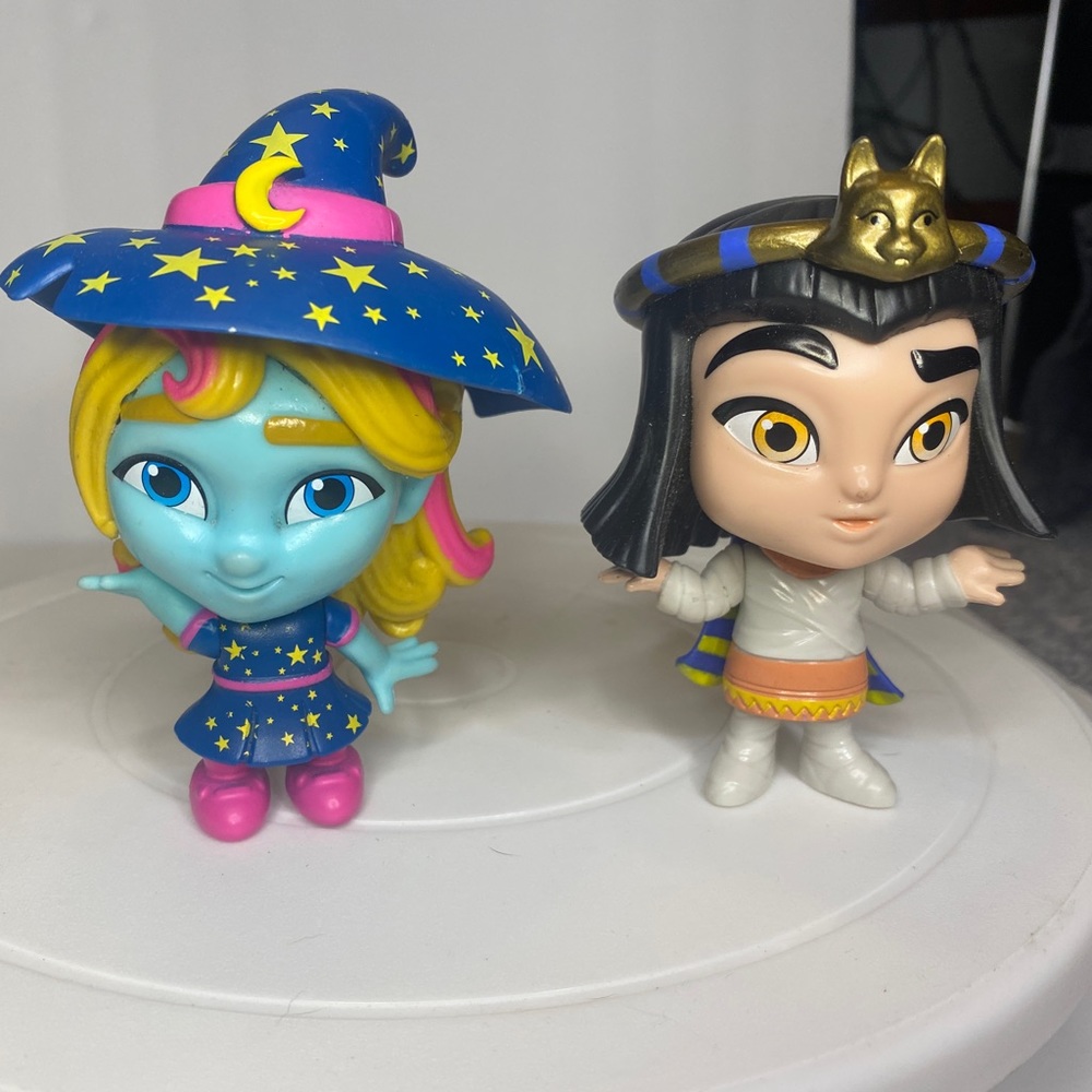 Netflix Super Monsters Playskool figures of Katya Spelling & Cleo